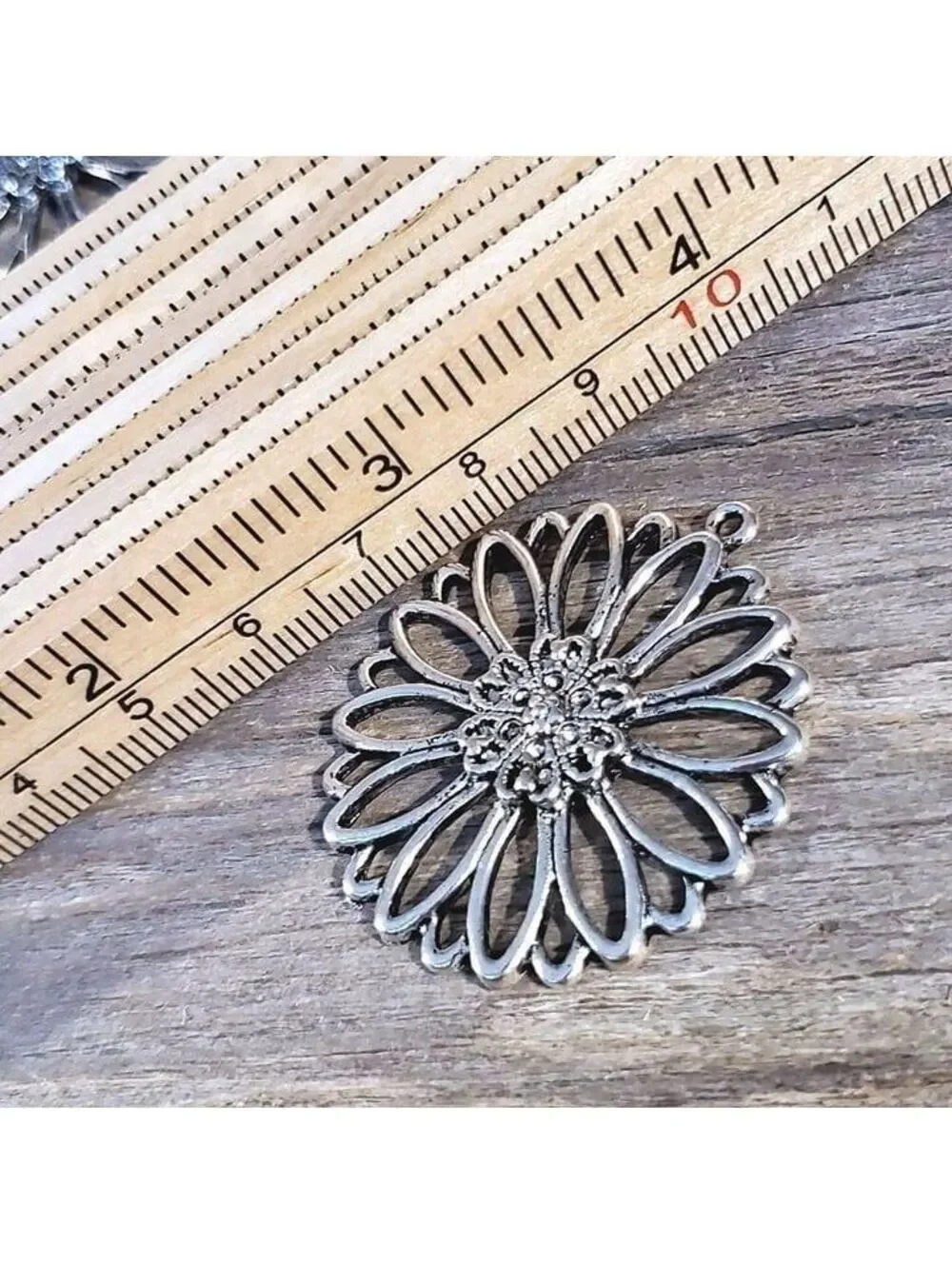 Y2K Antique Silver Plated Mid Century Style Daisy Flower Openwork 39x36mm Pendan